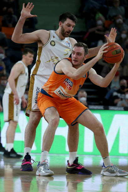 决定重返 决定重返