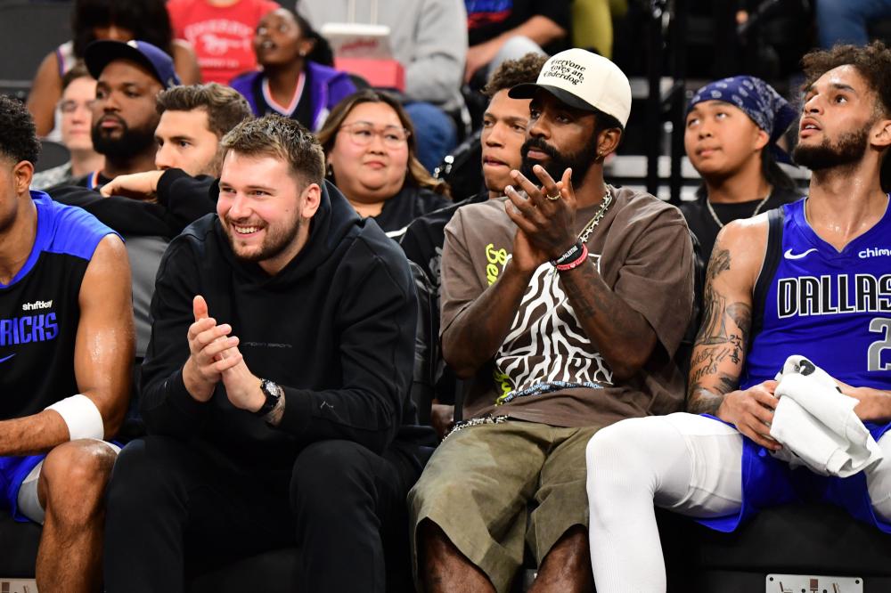 皮球像巨石 皮球像巨石