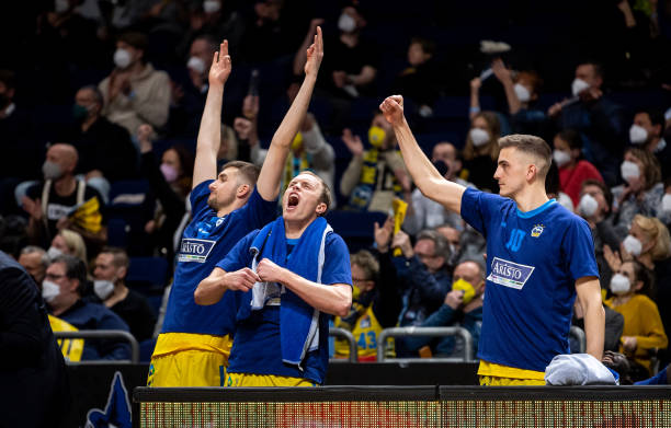 轻球员的佼 轻球员的佼