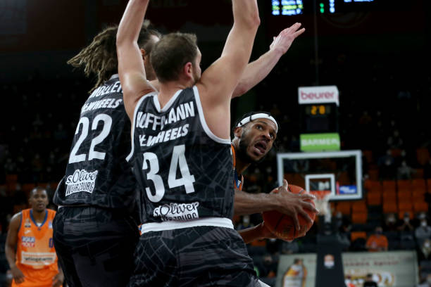 进行了详尽 进行了详尽