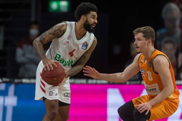 也显现出他 也显现出他